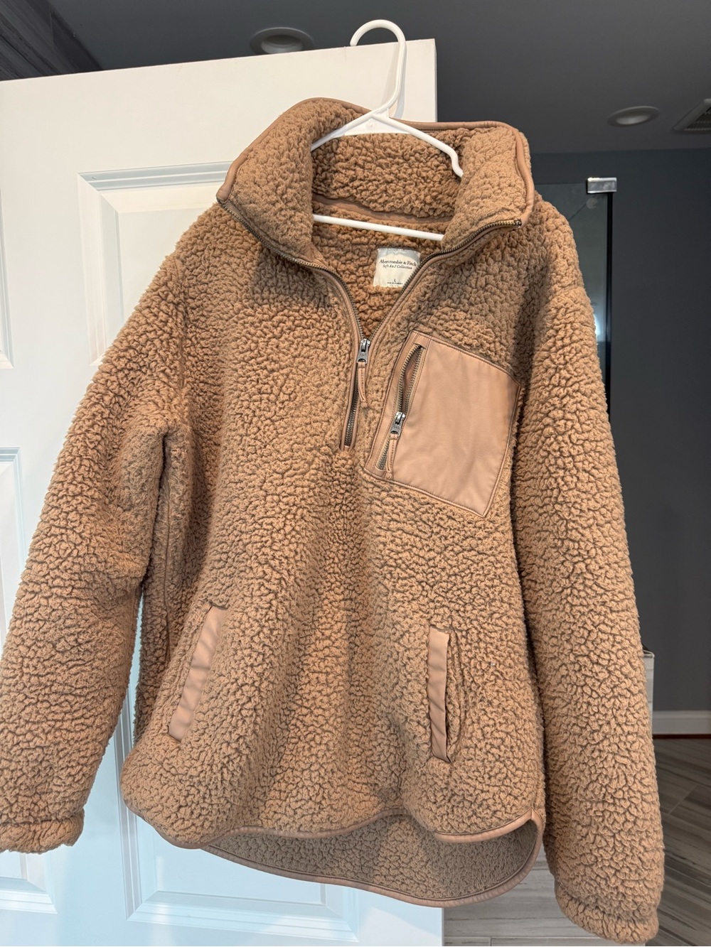 Women’s Abercrombie Teddy Pullover Jacket Size Large
